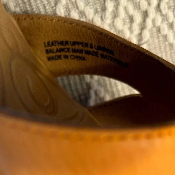 Born Women’s Size 9M Du Jour Heel Light Pale Orange Leather Ankle Strap
Buckle - Picture 10 of 11